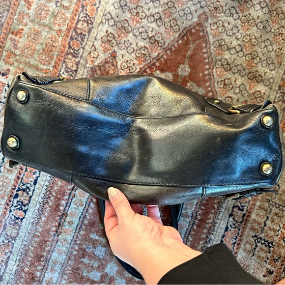 Banana Republic zip top black leather tote. - Picture 4 of 8